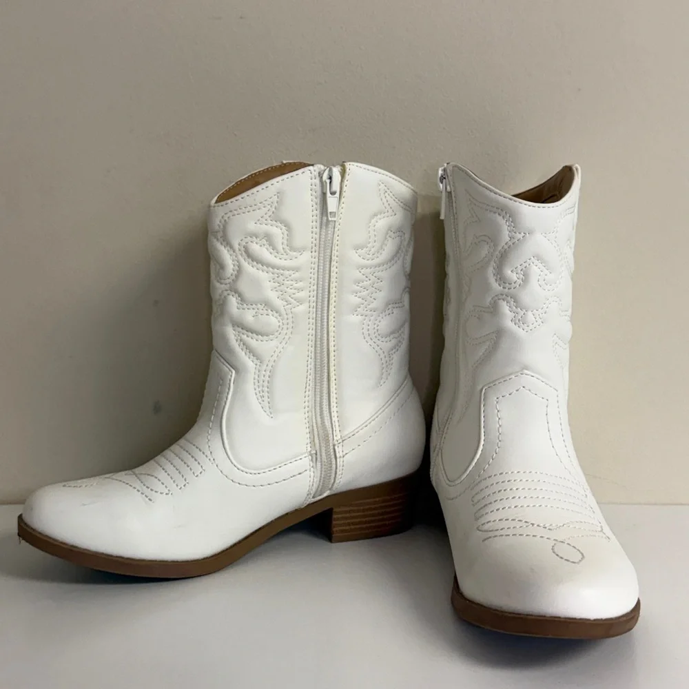 Soda: Girls Western Cowboy Stitched Low Heel Boots, Size 3